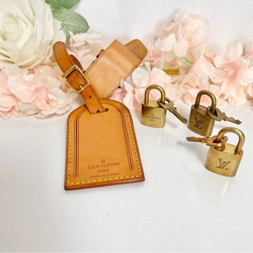 Louis Vuitton Tag & Lock Key Lot - 316 313 488